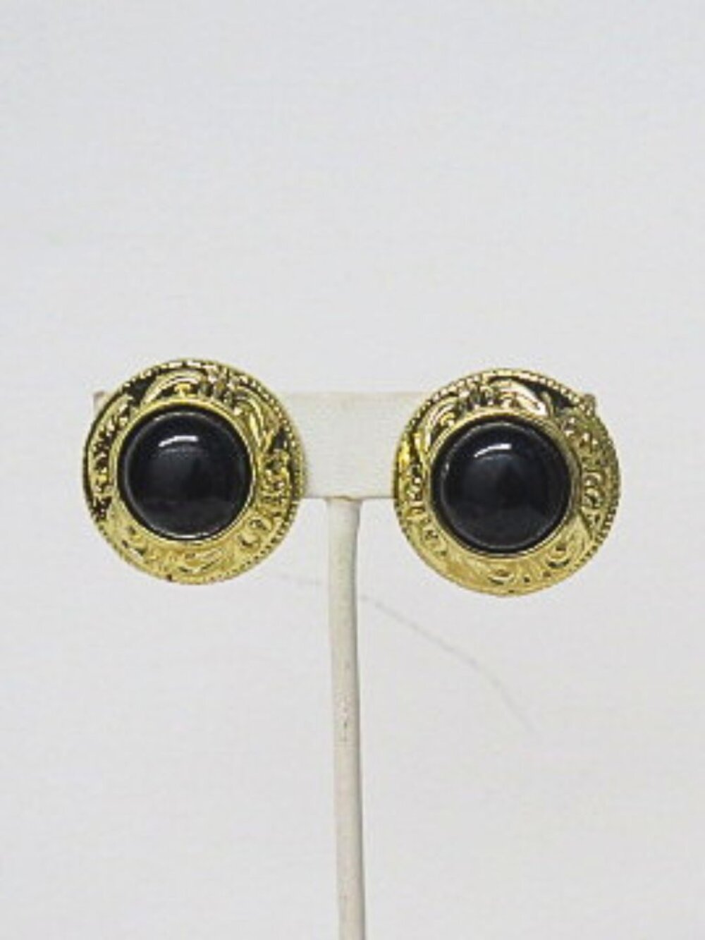 Vintage Gold Tone Black Cabochon Ornate Round Clip-On Earrings